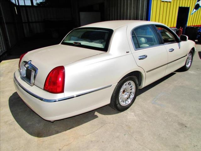 2000 Lincoln Town Car Unknown