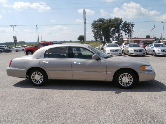 2000 Lincoln Town Car DOWN 4.9 WAC