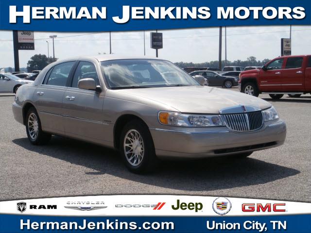 2000 Lincoln Town Car DOWN 4.9 WAC