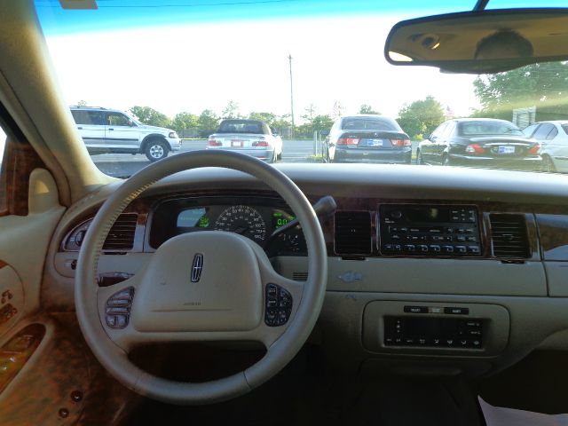 2000 Lincoln Town Car DOWN 4.9 WAC