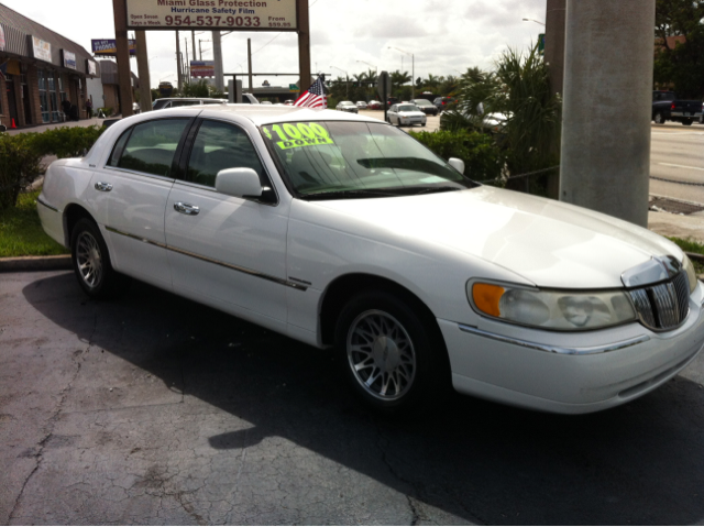 2000 Lincoln Town Car Unknown