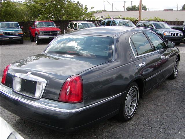 2000 Lincoln Town Car DOWN 4.9 WAC