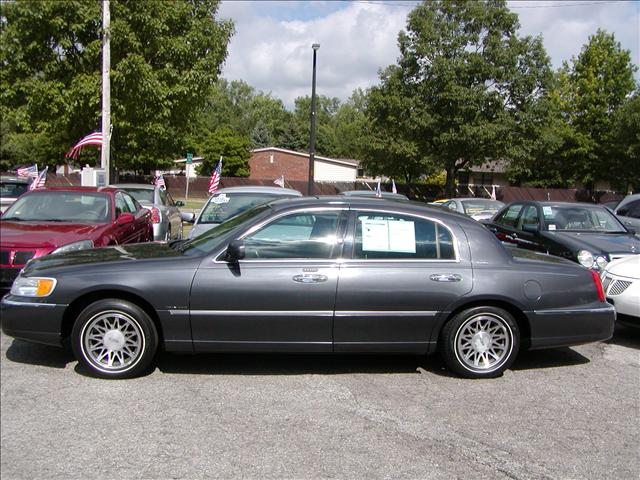 2000 Lincoln Town Car DOWN 4.9 WAC