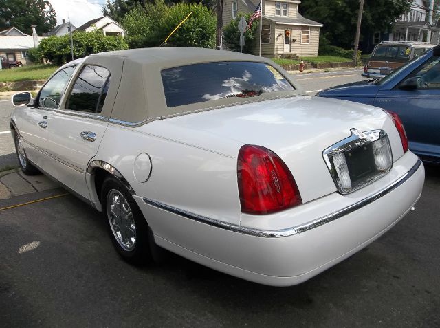 2000 Lincoln Town Car DOWN 4.9 WAC