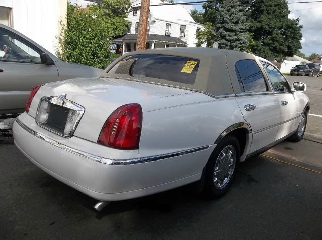 2000 Lincoln Town Car DOWN 4.9 WAC