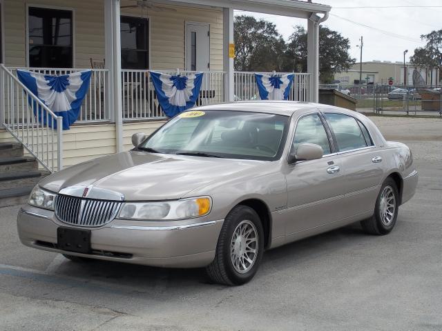 2000 Lincoln Town Car DOWN 4.9 WAC