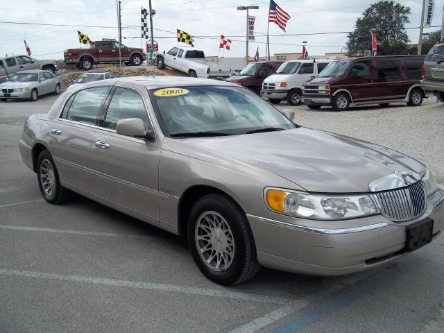 2000 Lincoln Town Car DOWN 4.9 WAC