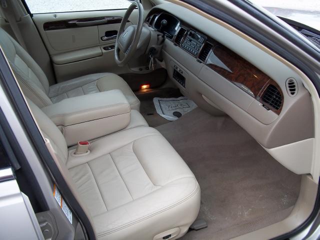 2000 Lincoln Town Car DOWN 4.9 WAC