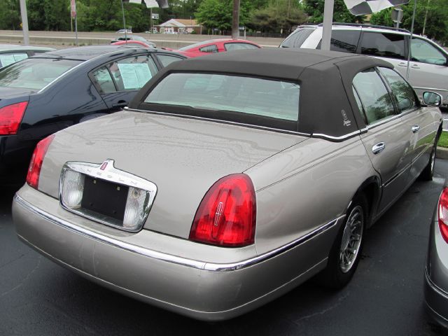 2000 Lincoln Town Car DOWN 4.9 WAC