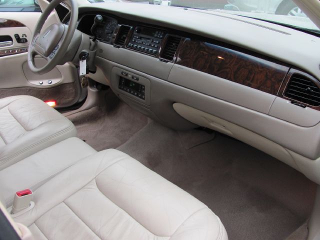 2000 Lincoln Town Car DOWN 4.9 WAC