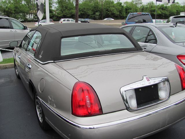 2000 Lincoln Town Car DOWN 4.9 WAC