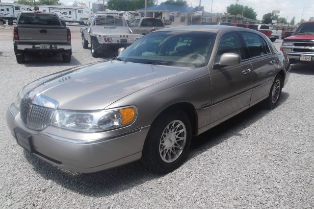 2000 Lincoln Town Car DOWN 4.9 WAC