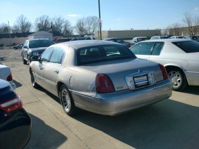 2001 Lincoln Town Car DOWN 4.9 WAC