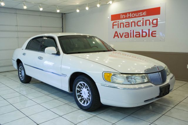 2001 Lincoln Town Car DOWN 4.9 WAC