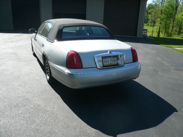 2001 Lincoln Town Car DOWN 4.9 WAC