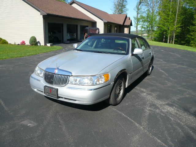 2001 Lincoln Town Car DOWN 4.9 WAC