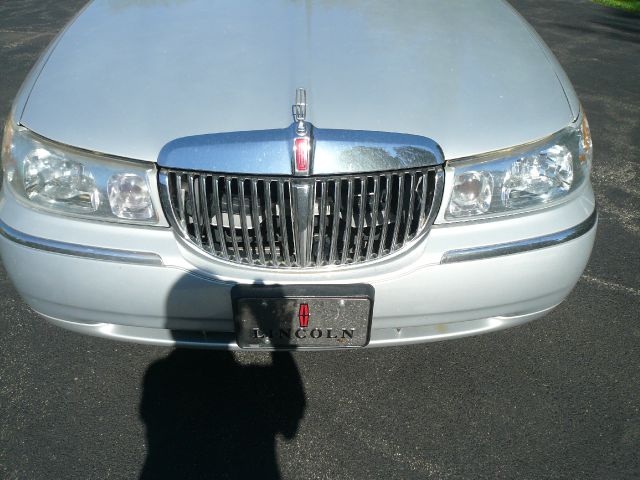 2001 Lincoln Town Car DOWN 4.9 WAC