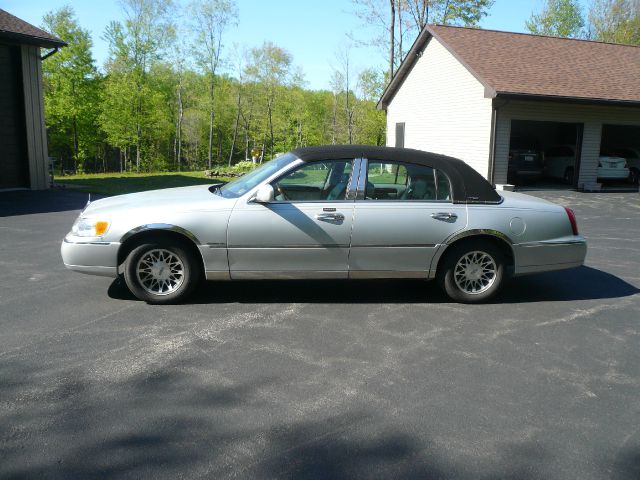 2001 Lincoln Town Car DOWN 4.9 WAC