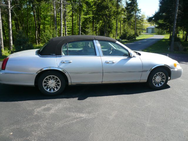 2001 Lincoln Town Car DOWN 4.9 WAC