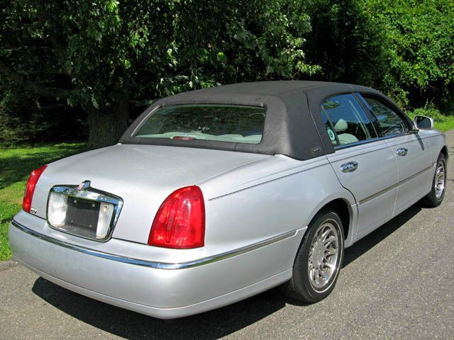 2001 Lincoln Town Car DOWN 4.9 WAC