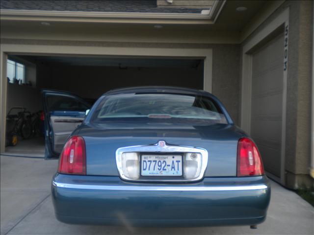 2001 Lincoln Town Car Unknown