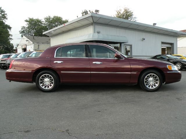 2001 Lincoln Town Car DOWN 4.9 WAC