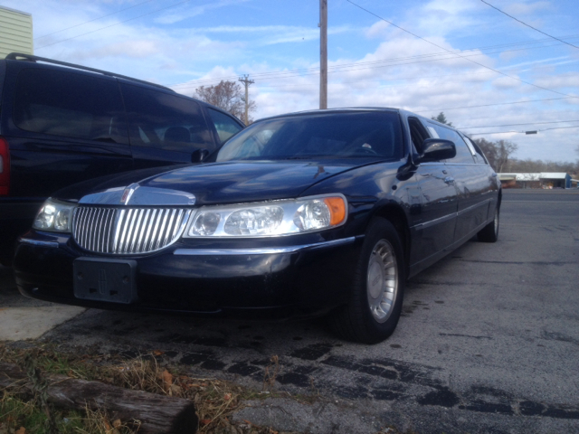 2001 Lincoln Town Car DOWN 4.9 WAC