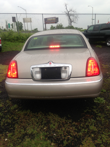 2001 Lincoln Town Car DOWN 4.9 WAC