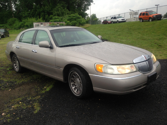 2001 Lincoln Town Car DOWN 4.9 WAC