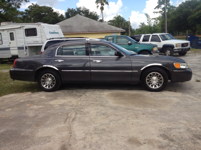 2001 Lincoln Town Car DOWN 4.9 WAC