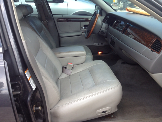 2001 Lincoln Town Car DOWN 4.9 WAC