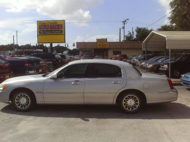 2001 Lincoln Town Car DOWN 4.9 WAC