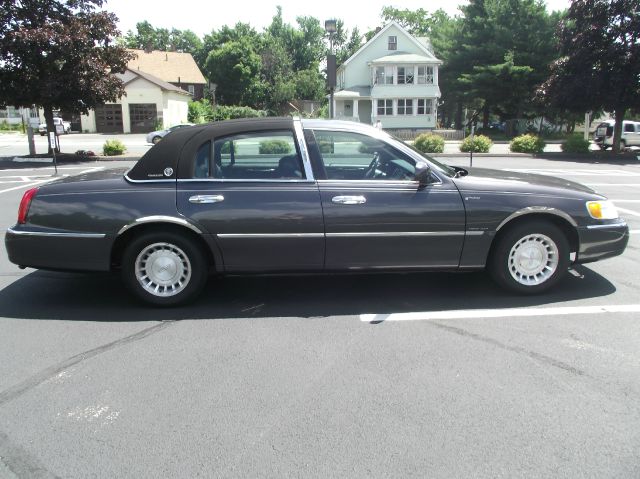 2001 Lincoln Town Car DOWN 4.9 WAC