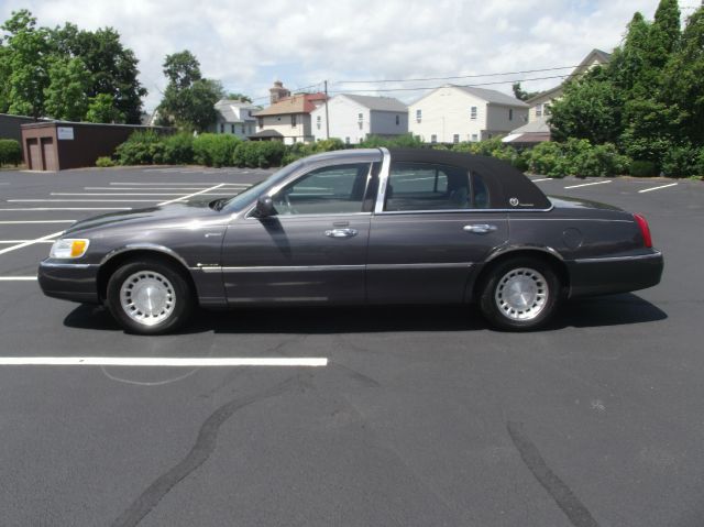 2001 Lincoln Town Car DOWN 4.9 WAC