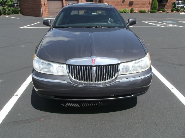 2001 Lincoln Town Car DOWN 4.9 WAC