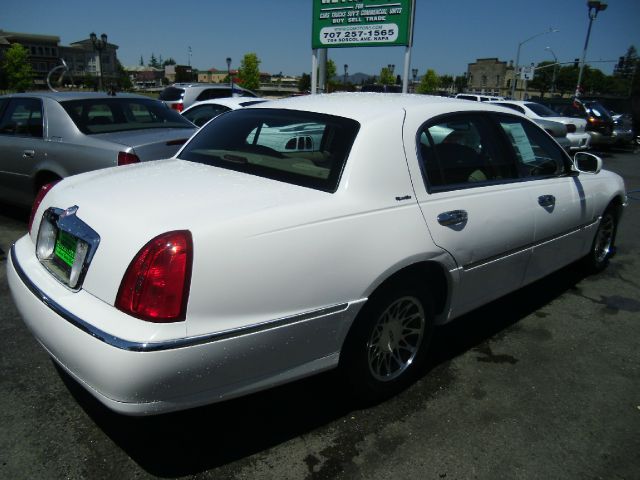 2002 Lincoln Town Car DOWN 4.9 WAC