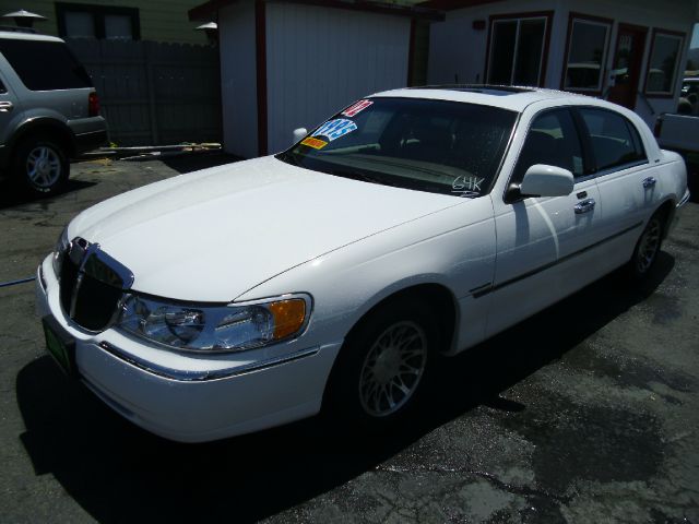 2002 Lincoln Town Car DOWN 4.9 WAC