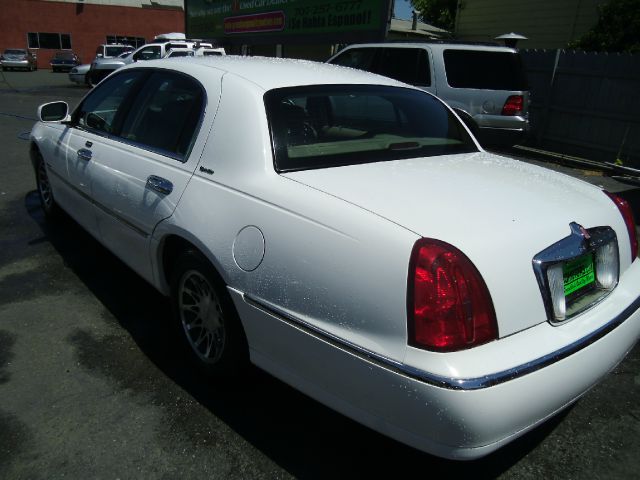 2002 Lincoln Town Car DOWN 4.9 WAC