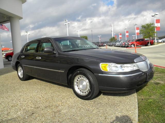 2002 Lincoln Town Car EX 3.5L 5spd Auto Leather, DVD