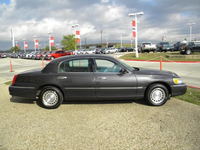 2002 Lincoln Town Car EX 3.5L 5spd Auto Leather, DVD