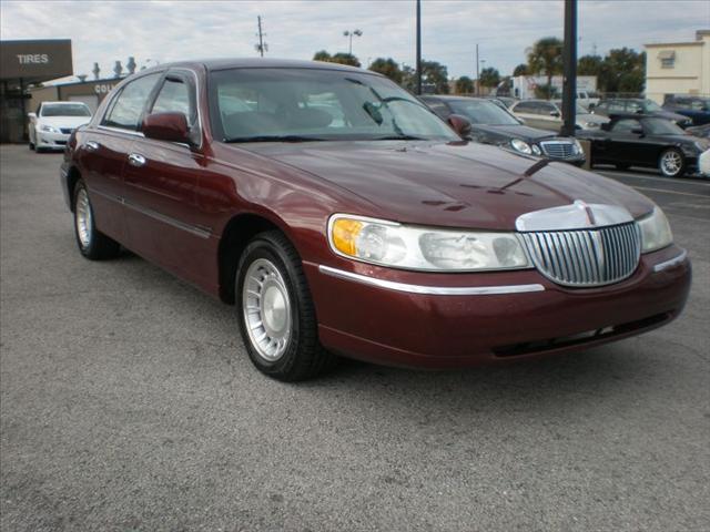 2002 Lincoln Town Car DOWN 4.9 WAC