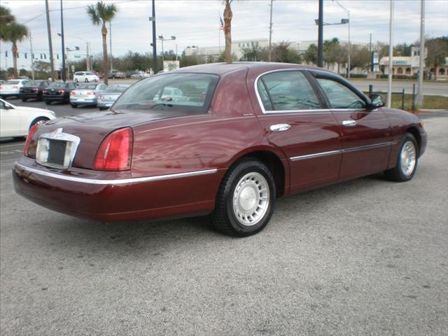 2002 Lincoln Town Car DOWN 4.9 WAC