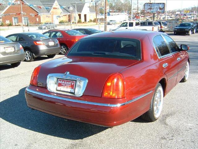 2002 Lincoln Town Car Lariat Platinum Package