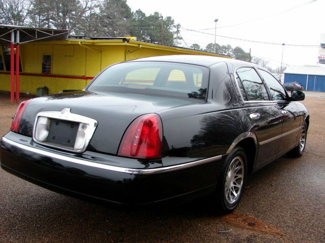 2002 Lincoln Town Car SLT1 AWD