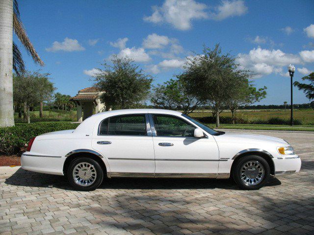 2002 Lincoln Town Car ZR-2 Extended Cab