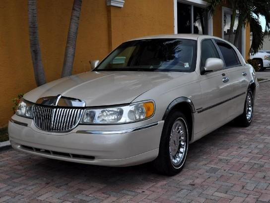 2002 Lincoln Town Car ZR-2 Extended Cab