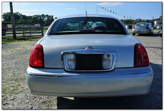 2002 Lincoln Town Car DOWN 4.9 WAC