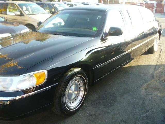 2002 Lincoln Town Car Lariat Platinum Package