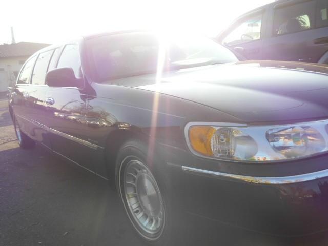 2002 Lincoln Town Car Lariat Platinum Package