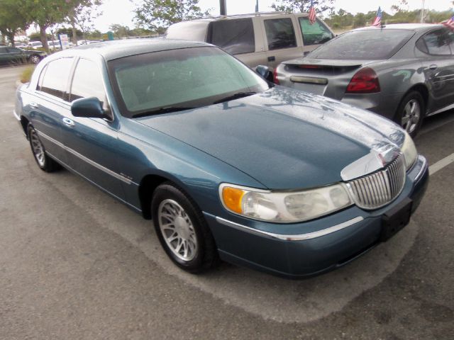 2002 Lincoln Town Car DOWN 4.9 WAC